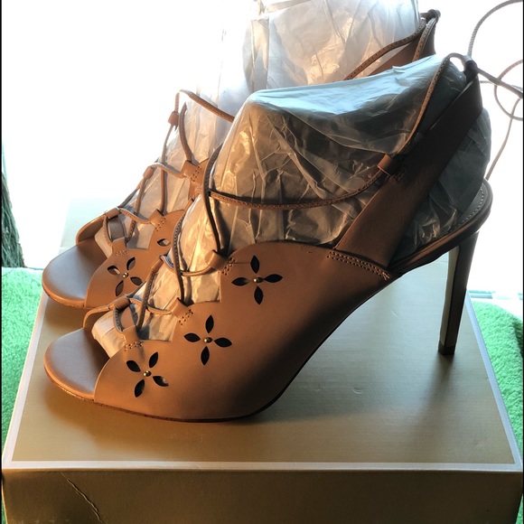 ✅ BRAND NEW Michael Kors Heels 👡 - Picture 3 of 4